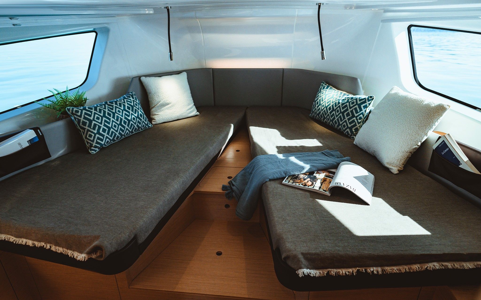 Delphia 10 Lounge Top